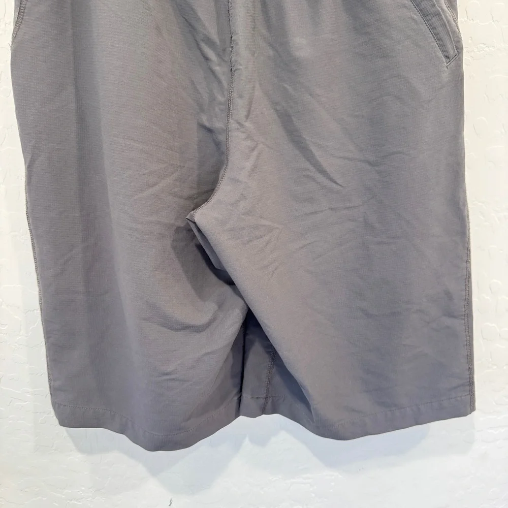 The North Face Charcoal Grey Athletic Shorts Mens Medium Athleisure Workout
